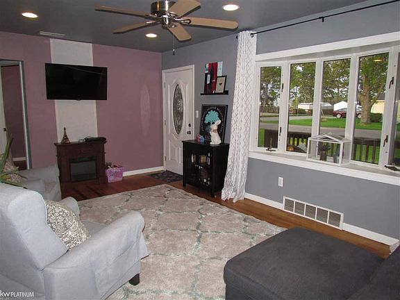 5th image of 46449 Waco St
