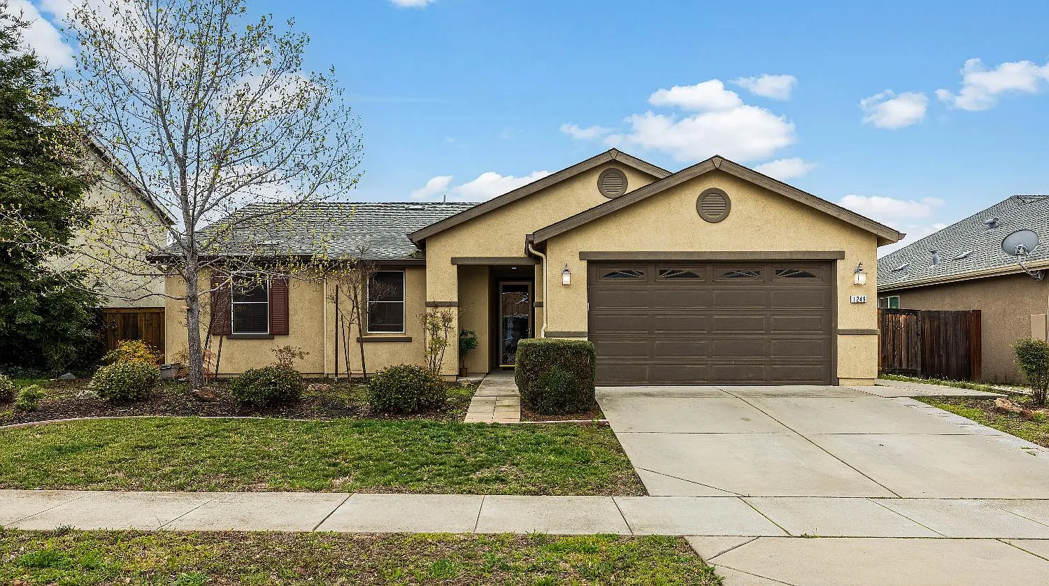 1249 Tamarisk Dr photo 1