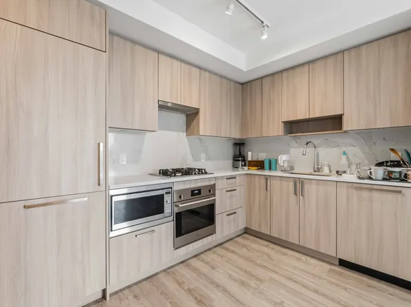 13350 Central Ave #D271, Surrey, BC V3T 0S1
