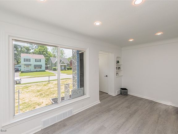 2nd image of 20211 Sunset Dr