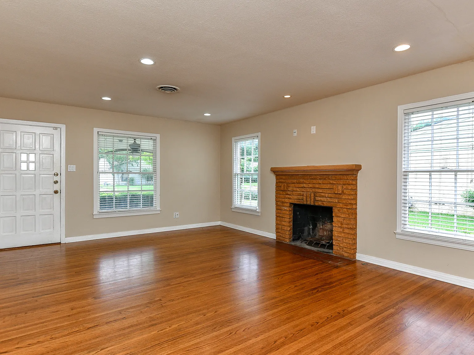 3 bed, 1545 sqft, $2,500 — Photo 3