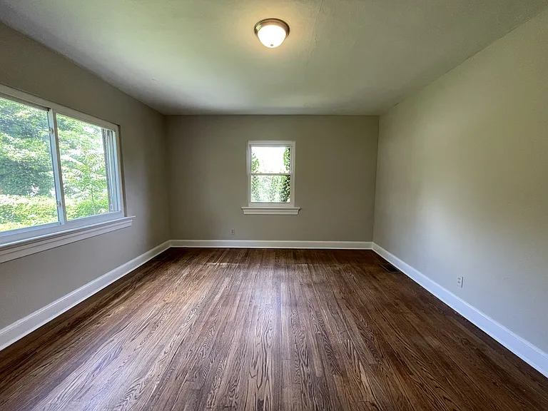 3873 S Amherst Hwy — Photo 2