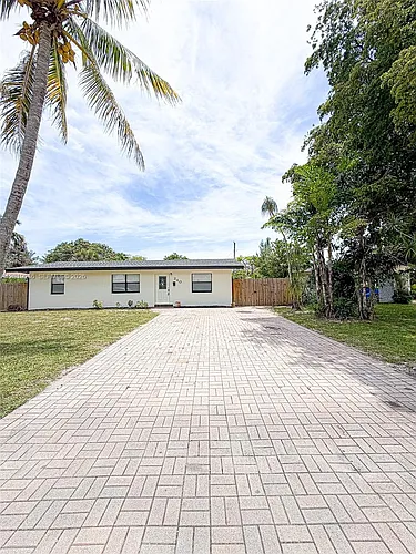 240 NW 36th St Photo 1