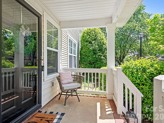 3rd image of 16923 Bridgeton Ln
