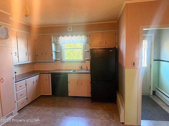 5th image of 641 Grant St