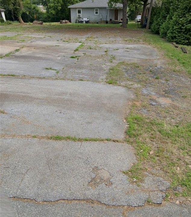 2nd image of 906 Williams St