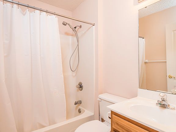 4th image of 312 Cambridge Ct