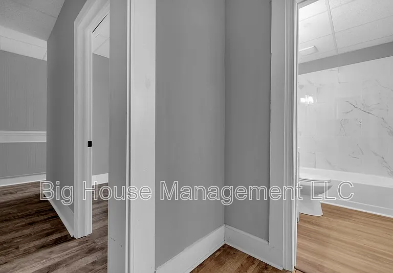 339 E 25th St #1 — Photo 22