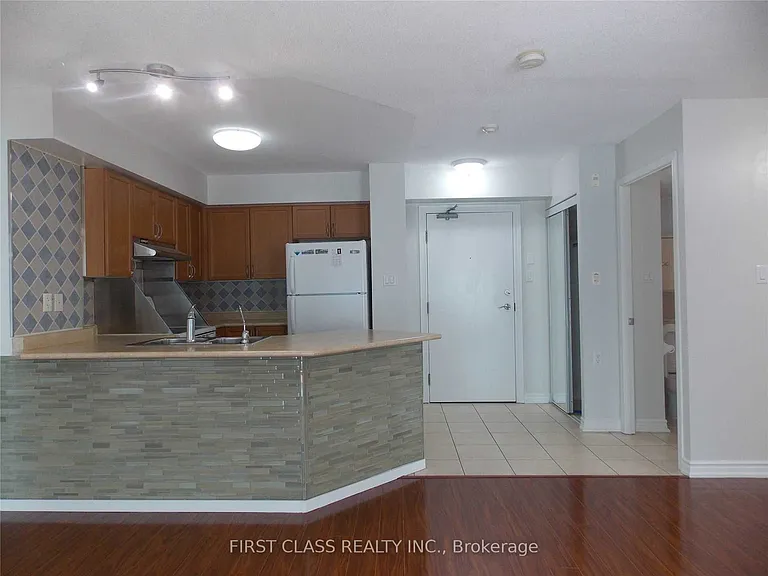 920 Sheppard Ave W #308 — Photo 4