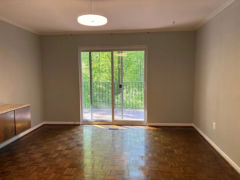 Dinning Room (porch view)