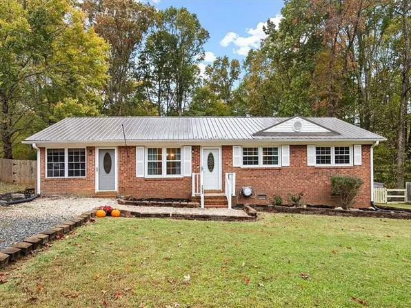 7025 Tree Hollow Rd, Thomasville, NC 27360