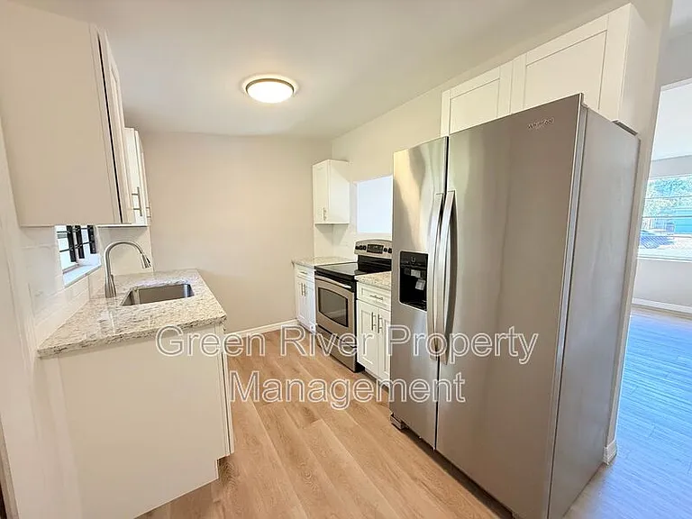 1033 Ake Ln — Photo 6