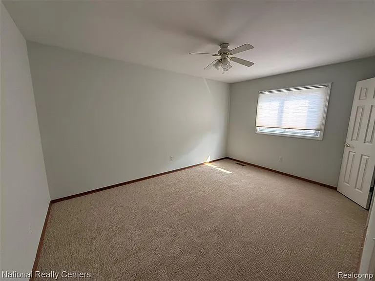 5164 Crowfoot Dr — Photo 23