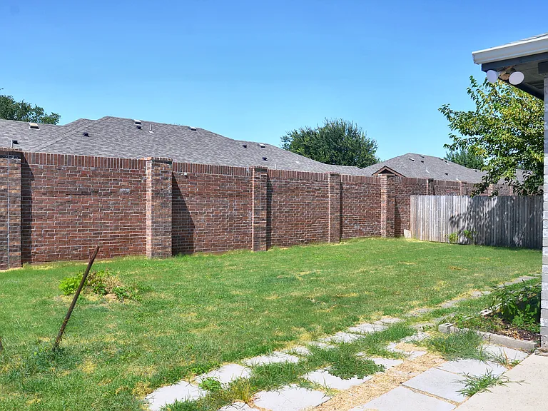 1011 Waterview Dr — Photo 5