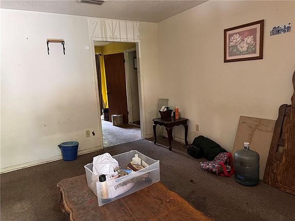 2nd image of 207 Hickman St