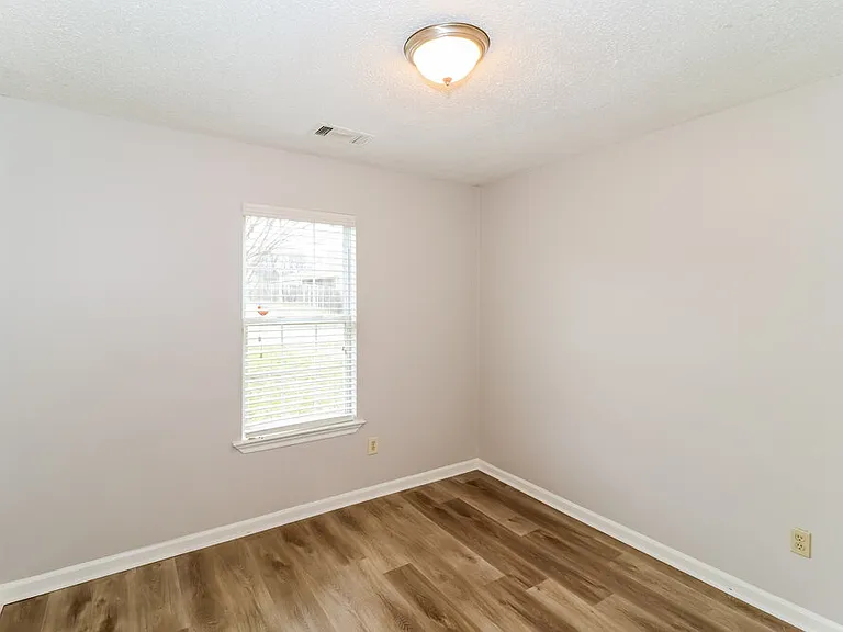4671 Lindawood Ln — Photo 12