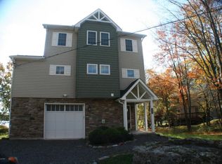 7670 Lake Shore Dr, Pocono Lake, PA