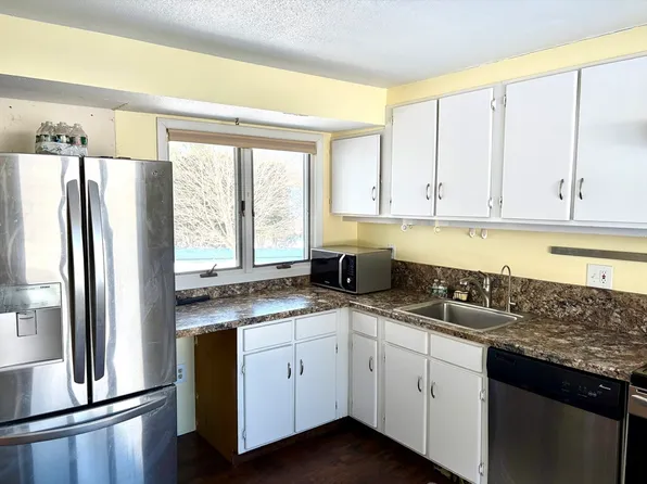 1 Autumn Ln #1, Amherst, MA 01002