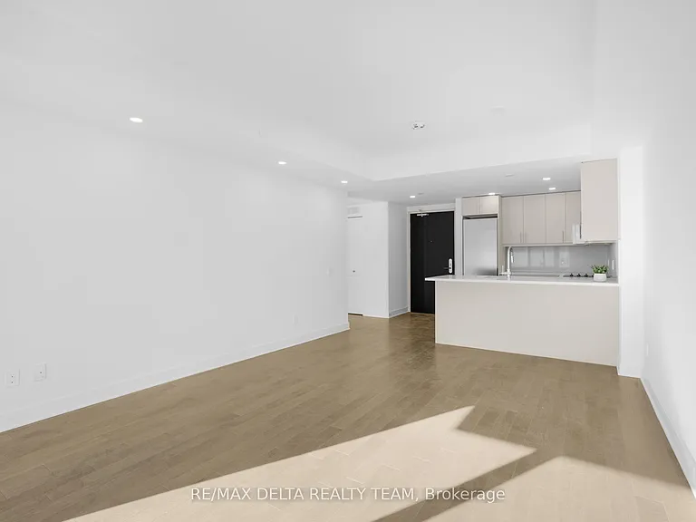 180 George St #2208 — Photo 16