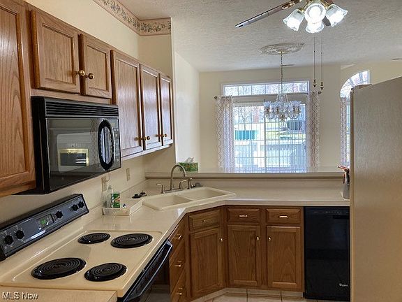 3rd image of 60 Woodland Chase Blvd