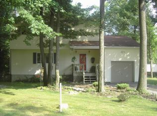 7121 Glouster Rd, Tobyhanna, PA 18466