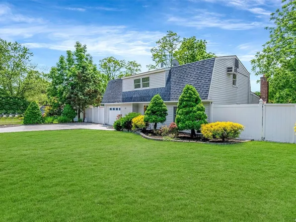 20 Campus Drive, Farmingville, NY 11738