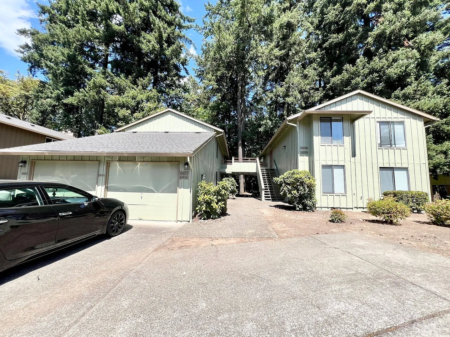 Charming Updated 2 Bed/1 Bath Condo in Tranquil Lake Oswego! — Photo 3