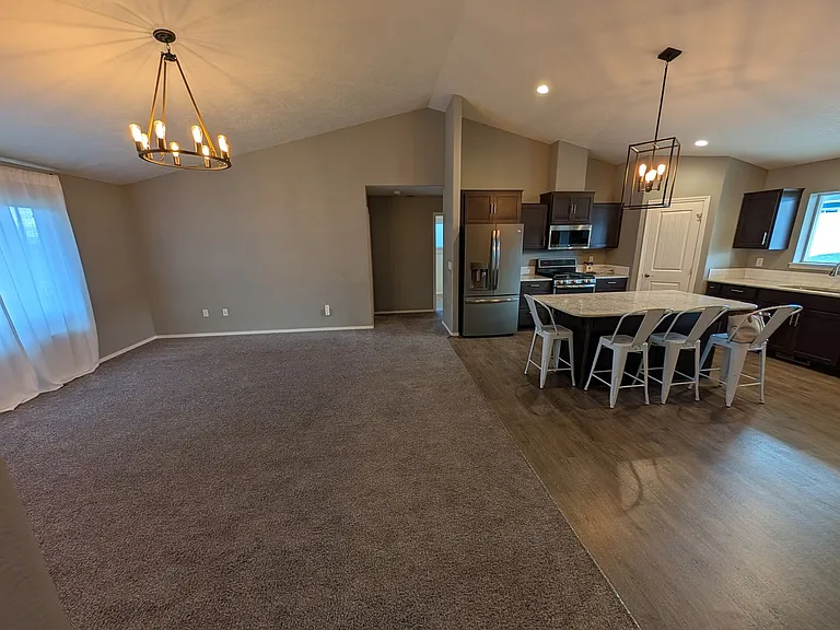 1724 Pioneer Dr — Photo 17