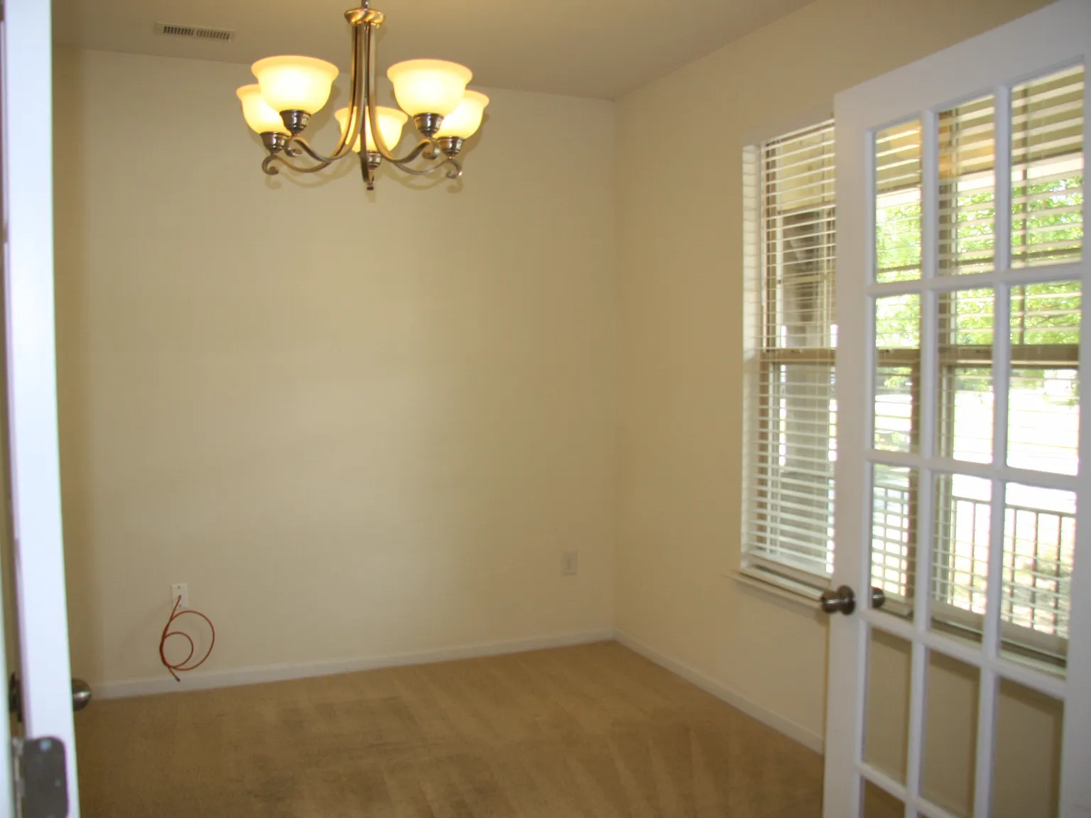 3 bed, 2.5 bath, 2528 sqft, $2,600 — Photo 3