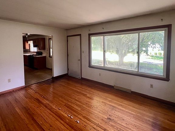 2nd image of 311 E Van Buren St