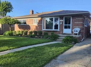 25374 Huron St, Roseville, MI