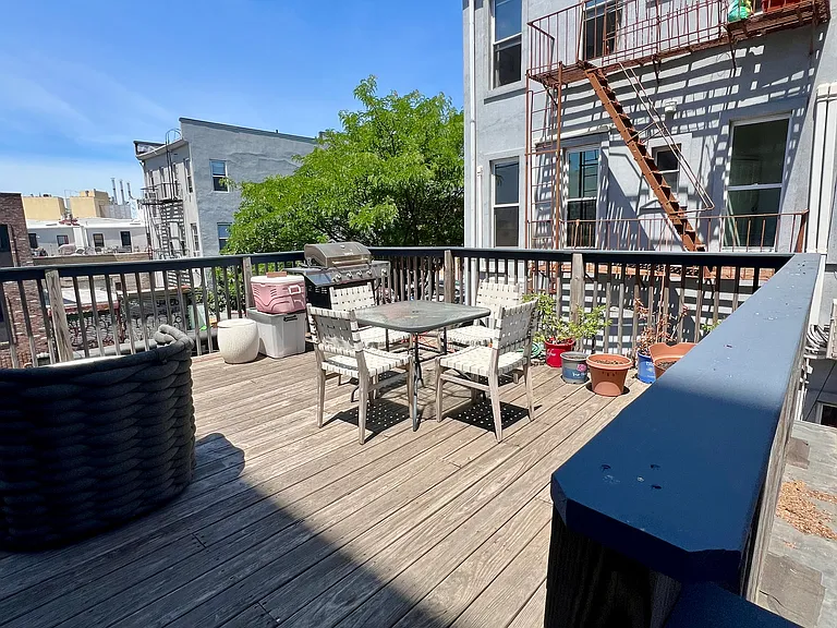 14 Wilson Ave #1R — Photo 7