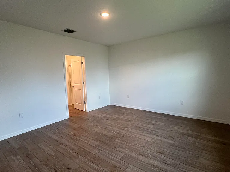 1782 SW Bayshore Blvd — Photo 35