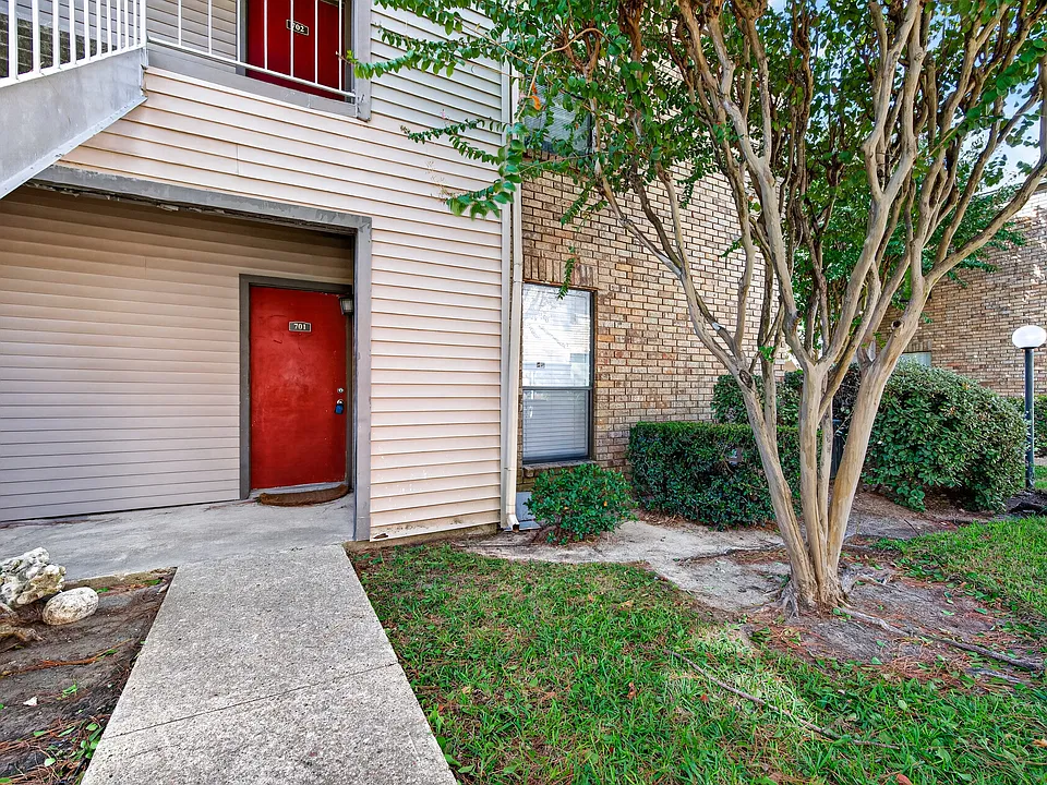 2025 Augusta Dr #701