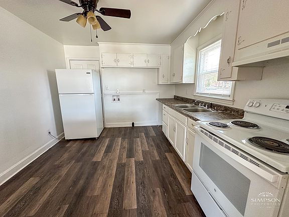 3rd image of 3139 Fairbrook Dr