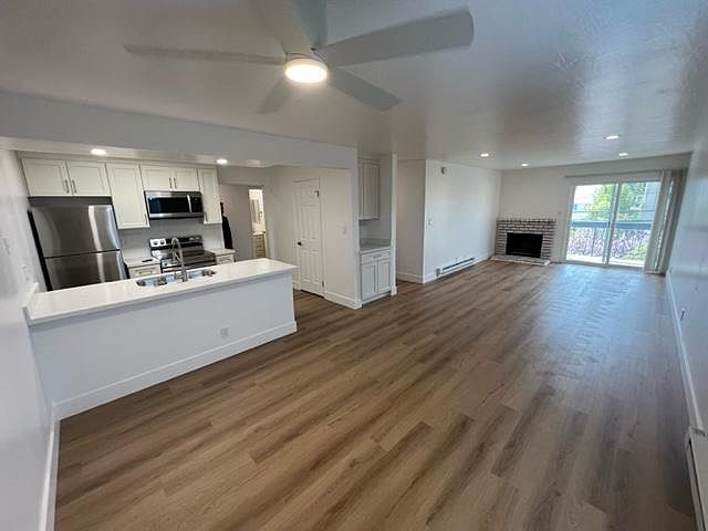 2nd image of 409 Evelyn Ave APT 203