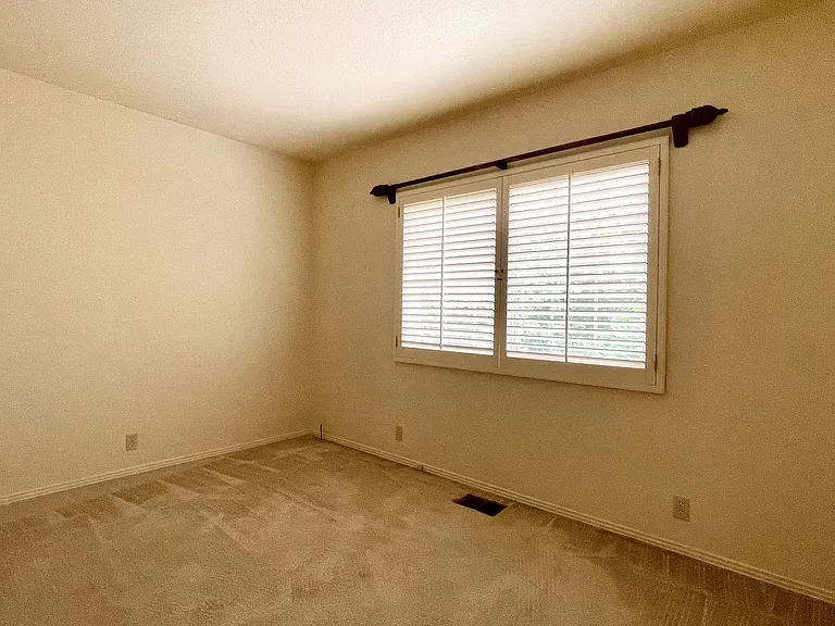 585 Bluerock Dr — Photo 10