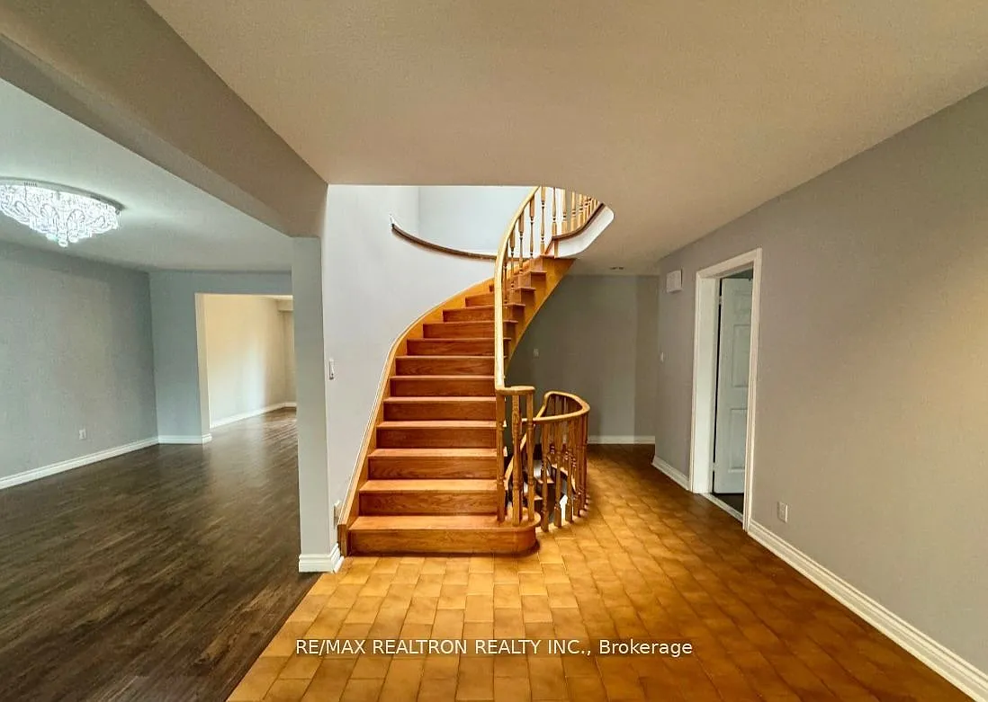 5 bed, $5,800 — Photo 1