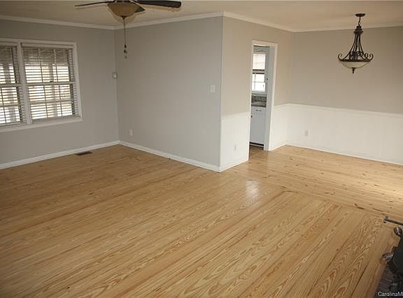 5th image of 200 Margarette Ave