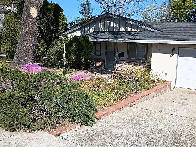194 Wedgewood Ave — Photo 2