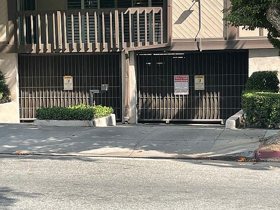 5th image of 500 S Oak Knoll Ave Unit 39
