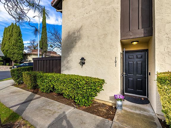 3rd image of 101 Fairoaks Drive