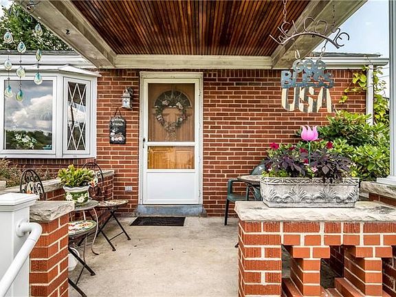2nd image of 6377 Whitewood St