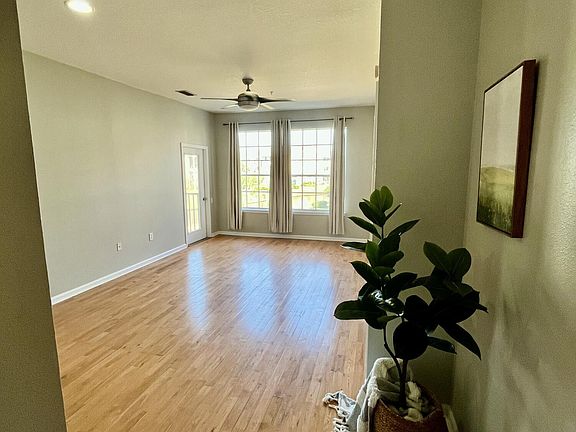 3rd image of 7990 Baymeadows Rd E Unit 907