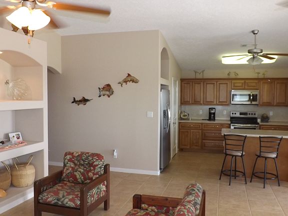 3rd image of 819 West Ln