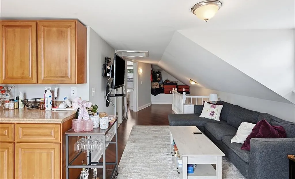 1 bed, 400 sqft, $2,350 — Photo 3