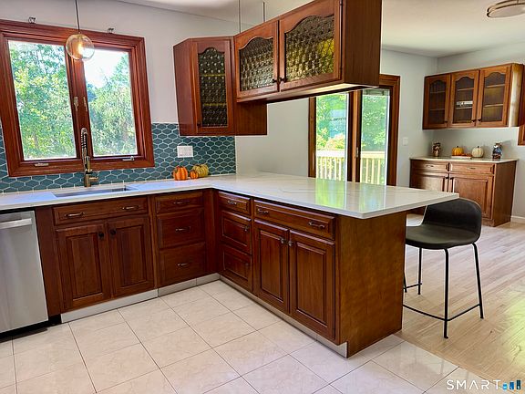 3rd image of 214 Pineridge Road