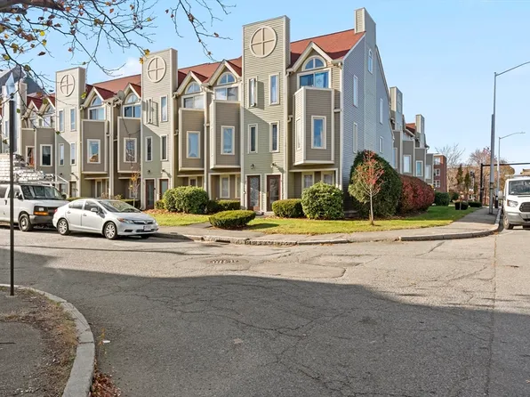 70 Austin St APT 18, Lowell, MA 01854