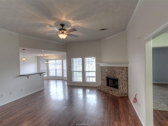 3rd image of 1209 Baywood Ct