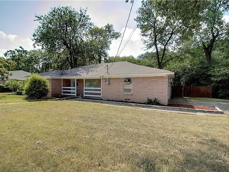 8115 Claremont Dr — Photo 24